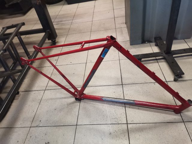 Cobannos cycles custom soudure inserts bidon cadre lionel 2
