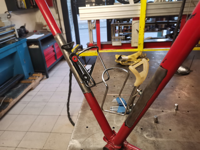 Cobannos cycles custom soudure inserts bidon cadre lionel 3